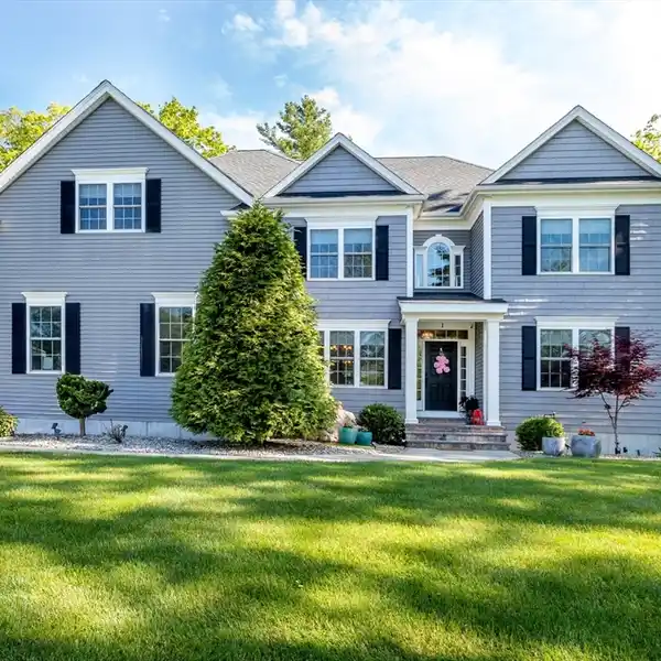 YOUNG LUXURY COLONIAL IN ROLLING BROOK ESTATES