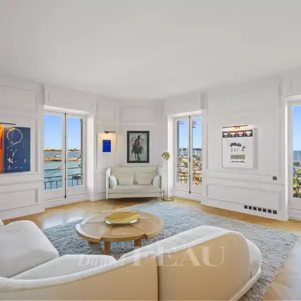 HARBOURFRONT ELEGANCE WITH PANORAMIC SEA VIEWS