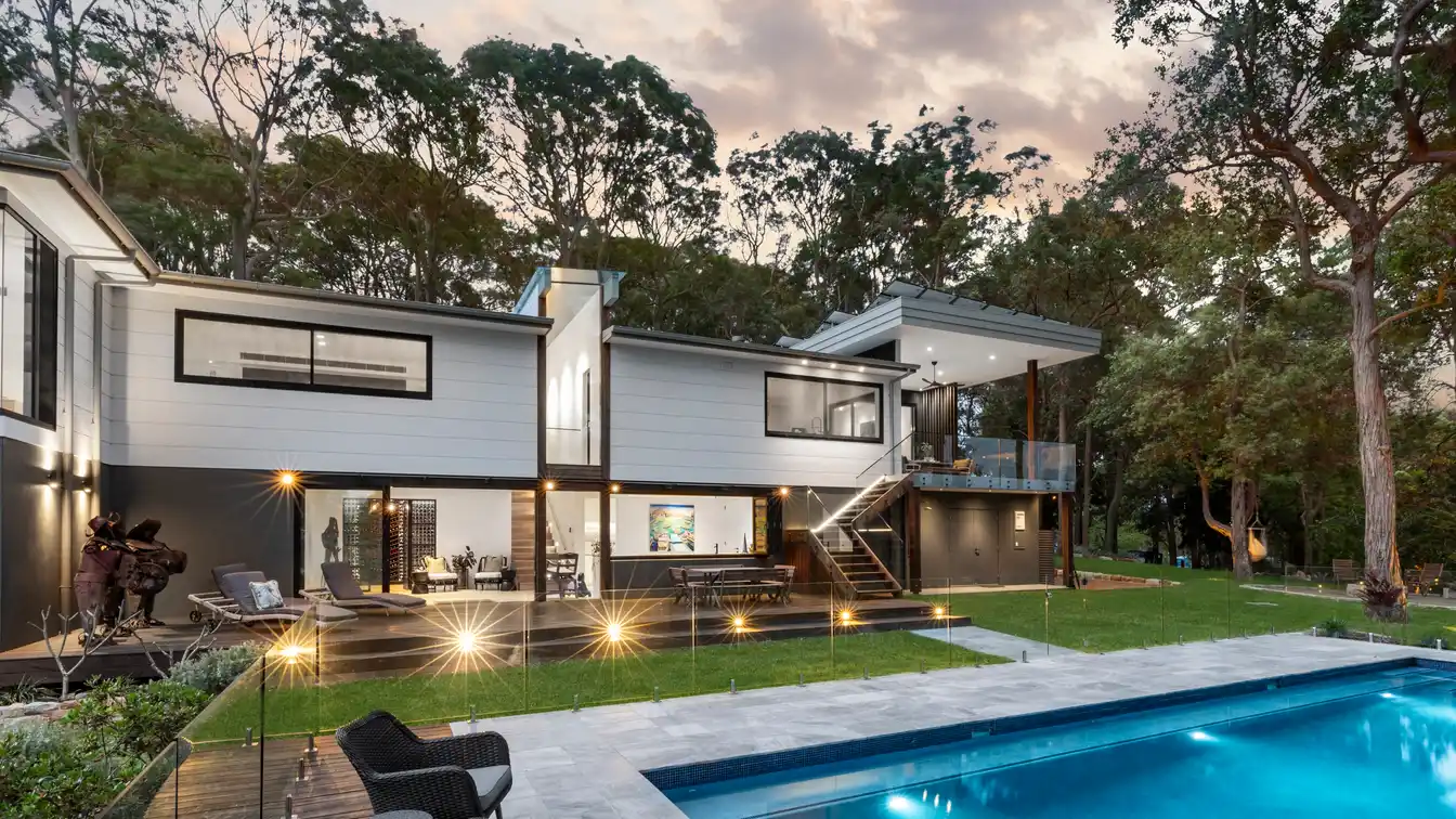 Architect-designed Residence on Estate-like Grounds