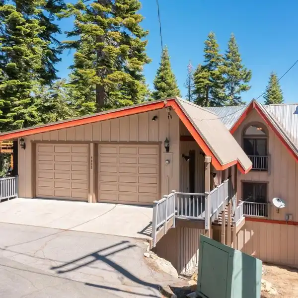 SOUTH BEACH STUNNER WITH WRAPAROUND DECK