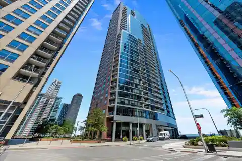 Penthouse with Stunning Views of Chicago River