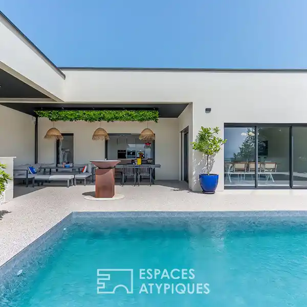 CONTEMPORARY VILLA WITH PANORAMIC VALLEY VIEWS