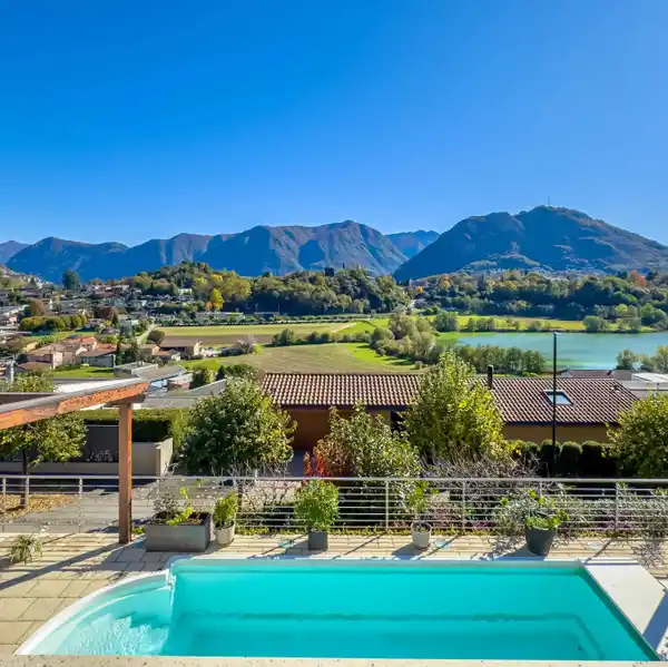 LUXURY VILLA WITH GOLF & SCHOOL PROXIMITY