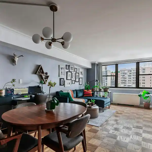 PRIVATE OUTDOOR SPACE WITH ICONIC VIEWS