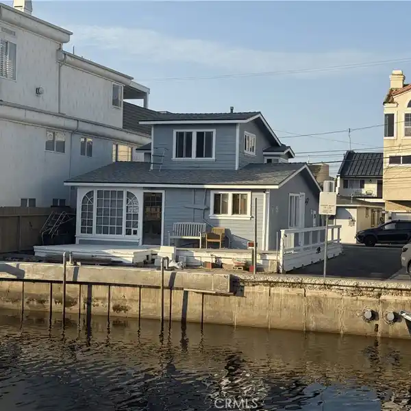 FIXER ON SUNSET ISLAND