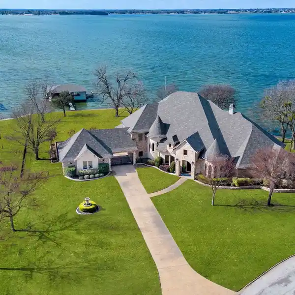 GORGEOUS LAKE SANCTUARY
