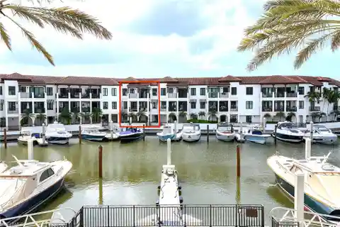Exquisite Condo at Naples Bay Resort