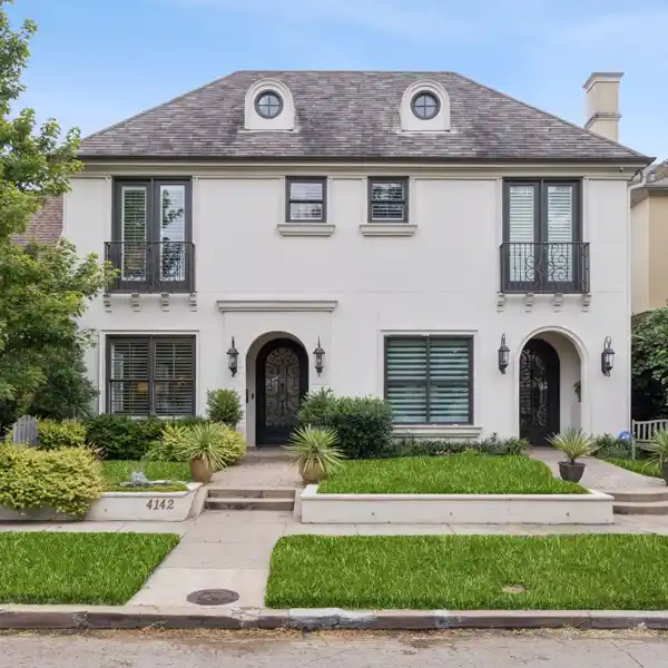 MEDITERRANEAN GEM IN OAK LAWN’S HEART
