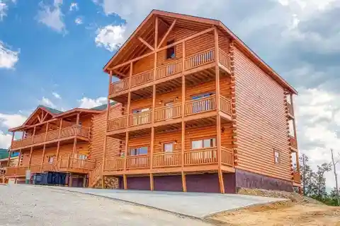 Two Cabins Near Pigeon Forge - Compound Potential