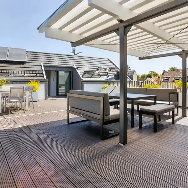 BRIGHT AND MODERN PENTHOUSE MAISONETTE APARTMENT WITH ROOF TERRACE