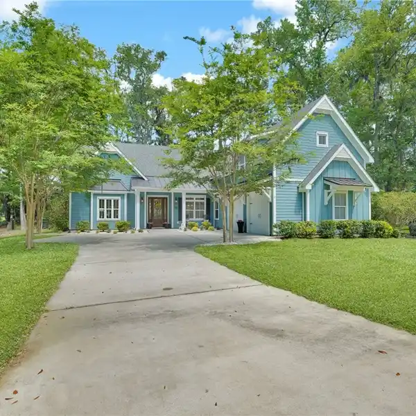 CUSTOM HOME IN THE HEART OF ROSE HILL