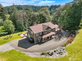 Custom-built Luxury Meets Pacific Northwest Charm