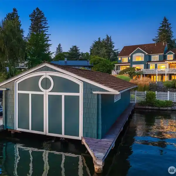 WATERFRONT LIVING AT ITS FINEST ON UNION BAY