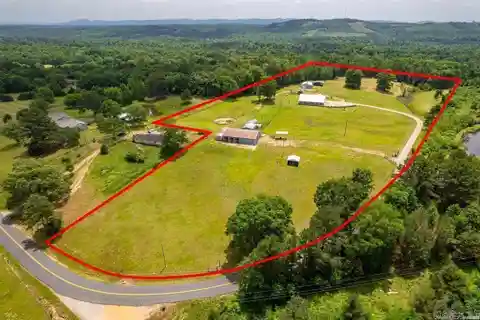 Dream Homestead with Modern Farmhouse Flair