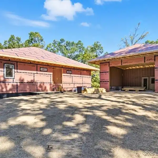 NEW LUXURY HOME ON FIVE ACRES IN THE ESTATES OF KINDERHOOK