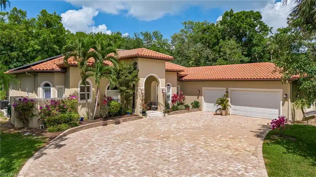 Custom Stunner on 2.5 Acres