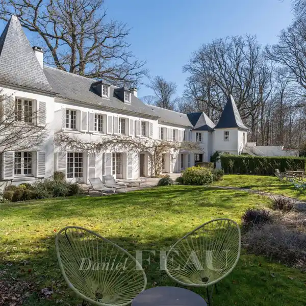 MAGNIFICENT FOUR BEDROOM RESIDENCE