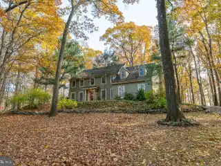 Hilltop Sophistication Surrounded by Panoramic Beauty