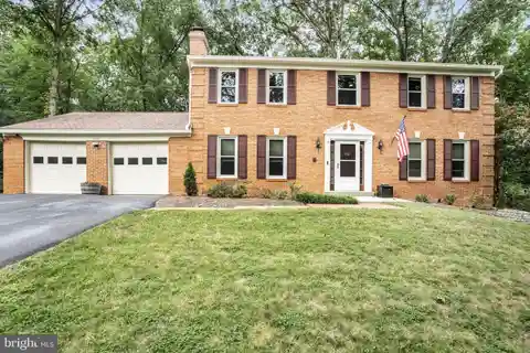Great Falls Colonial with Private Cul-De-Sac Retreat