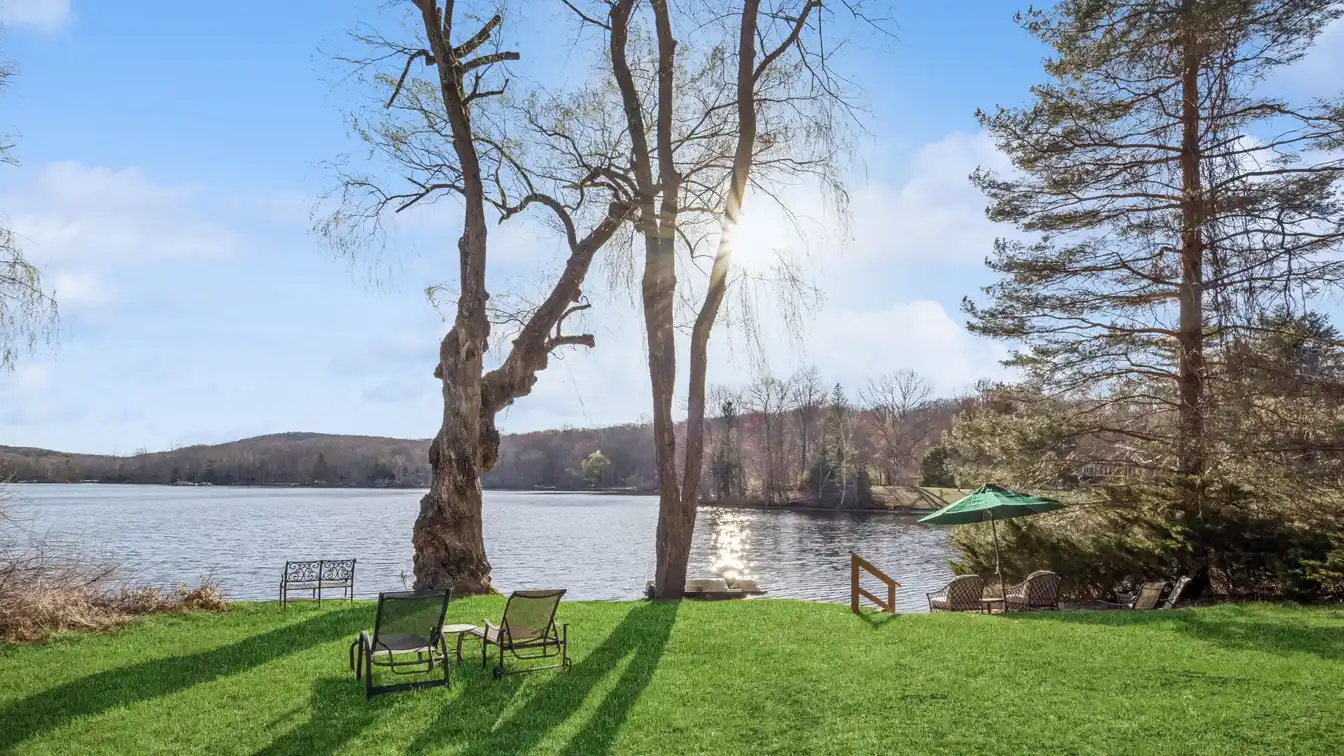 Lakefront Retreat Home