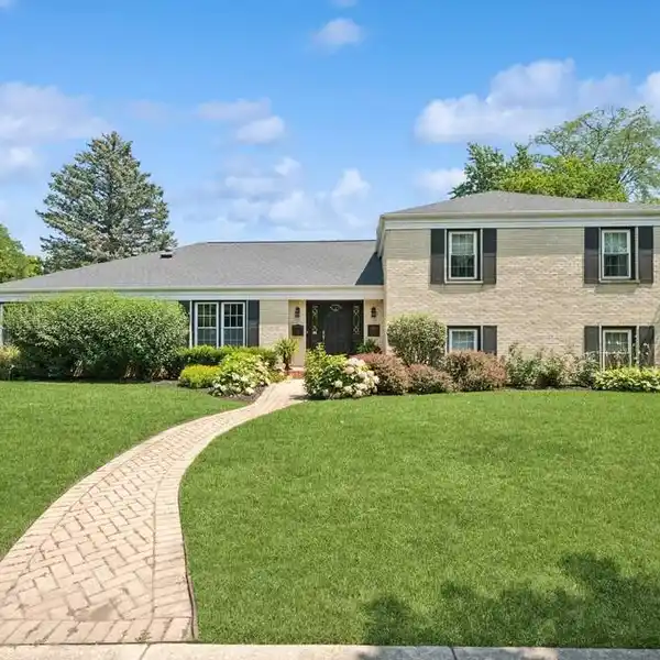 ELEGANT HOME WITH SPACIOUS LAYOUT