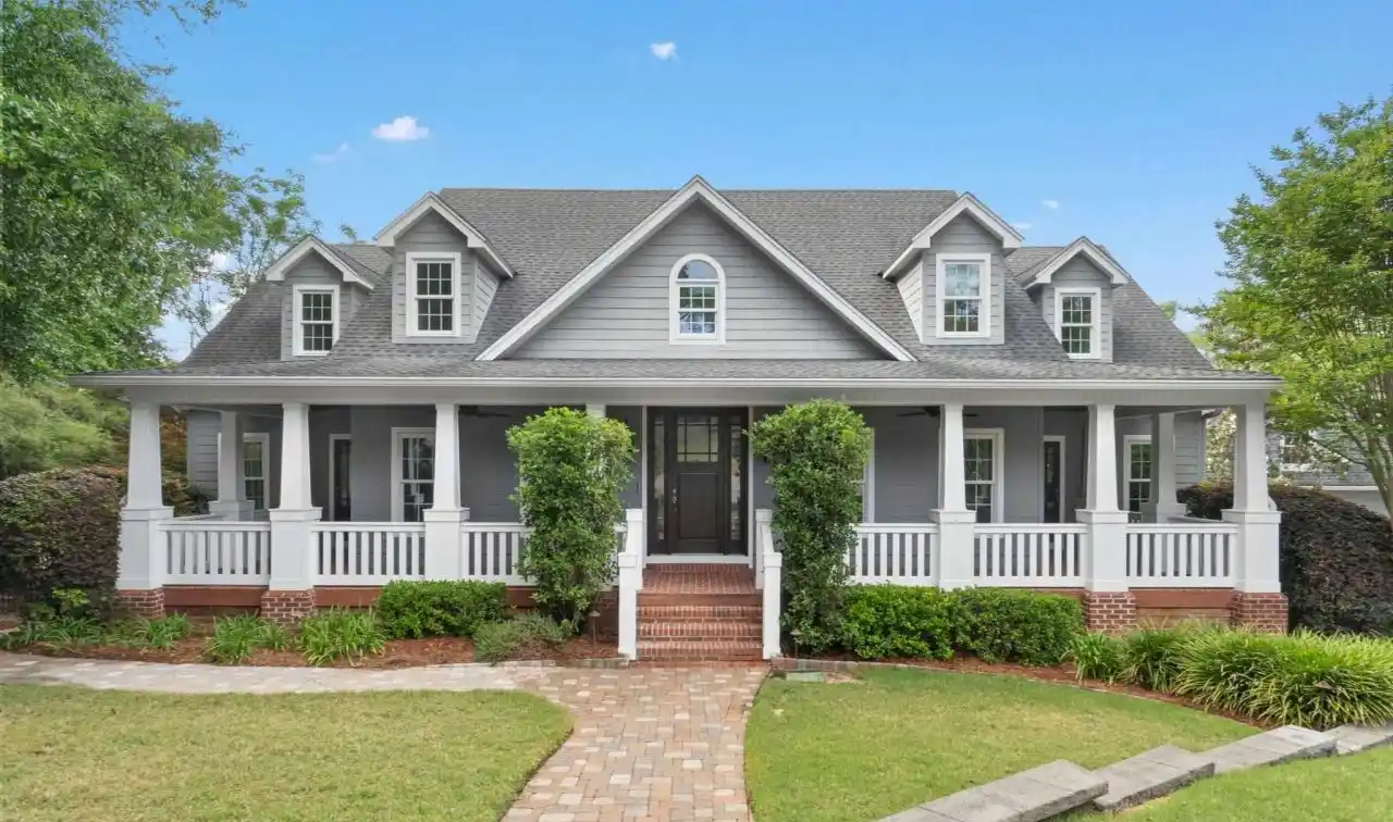 Distinctive Pool Home in Heritage Oaks