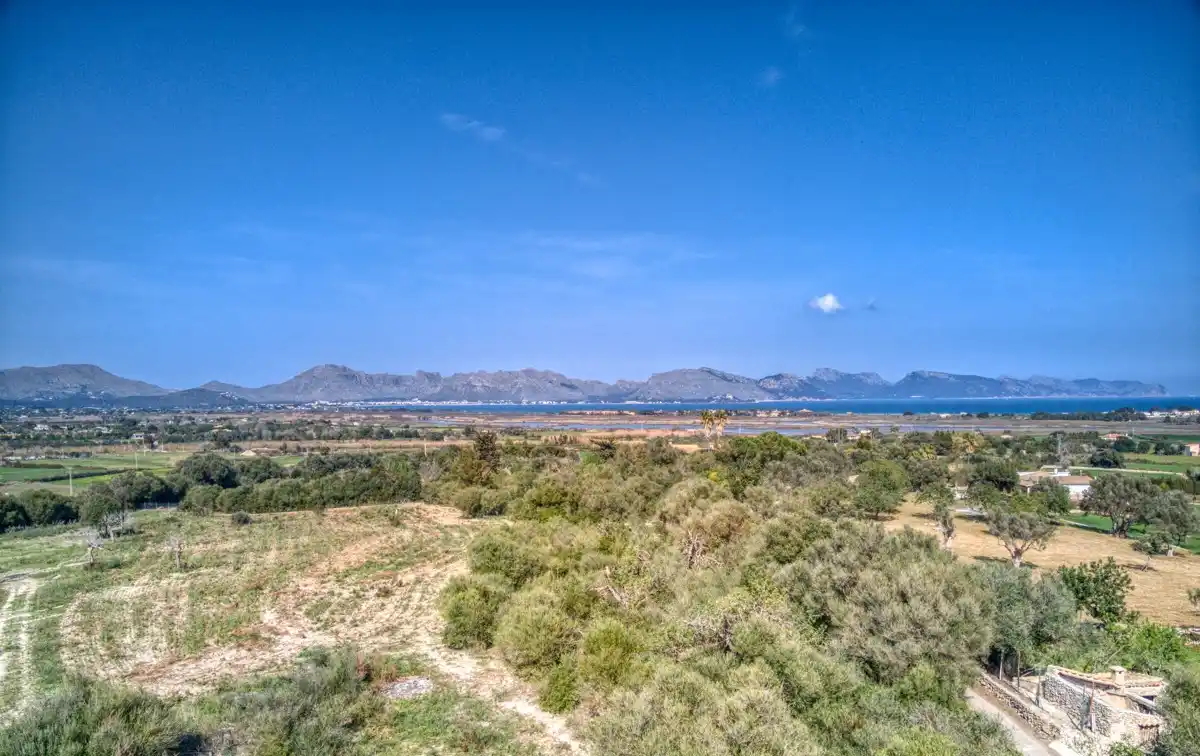 Fantastic Plot Near Alcudia with an Old Farmhouse