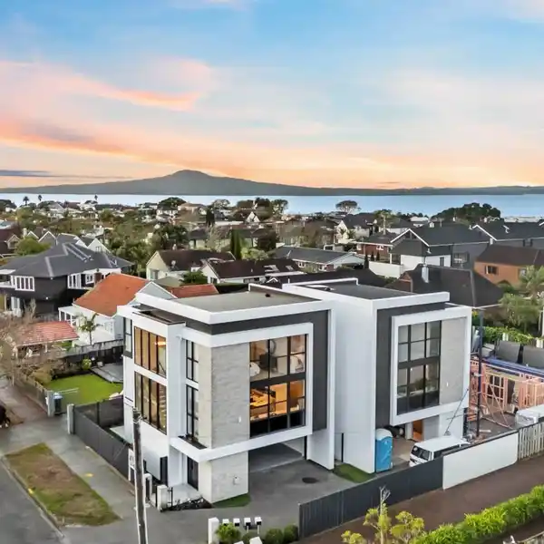 COASTAL SOPHISTICATION WITH LIFT-ACCESS LUXURY