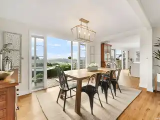 Modern Country Elegance on Sprawling Acreage