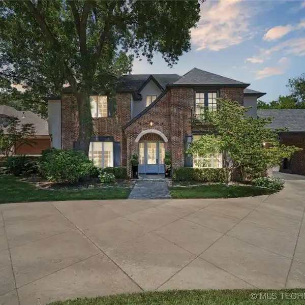 BEAUTIFULLY MAINTAINED HOME IN THE GATES AT FOREST PARK