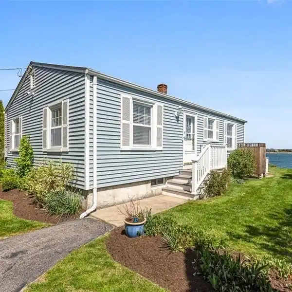LIFESTYLE LIVING ON NARRAGANSETT BAY