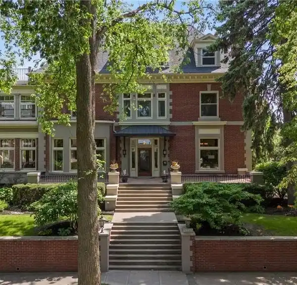 IMPECCABLY RESTORED LOWRY HILL JEWEL