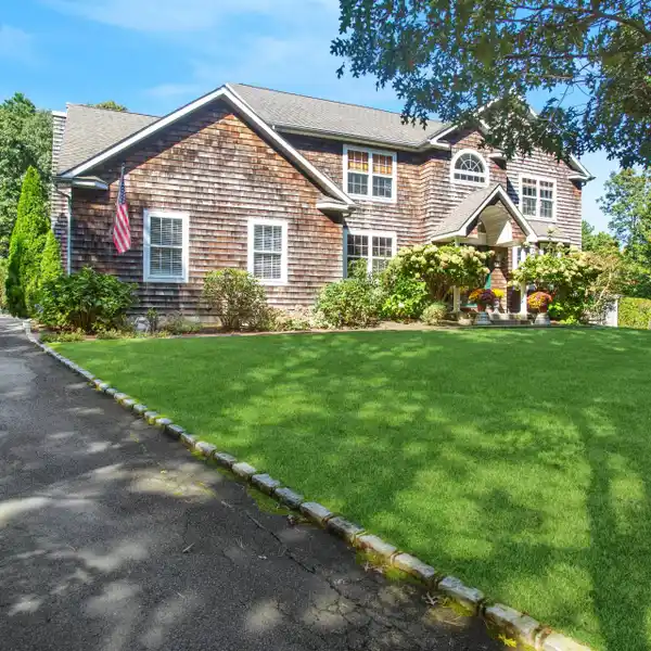 QUINTESSENTIAL HAMPTONS SUMMER HOME FOR RENT