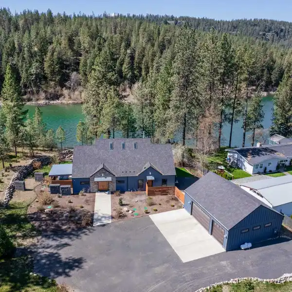 THE PERFECT BLEND OF LUXURY AND NATURE