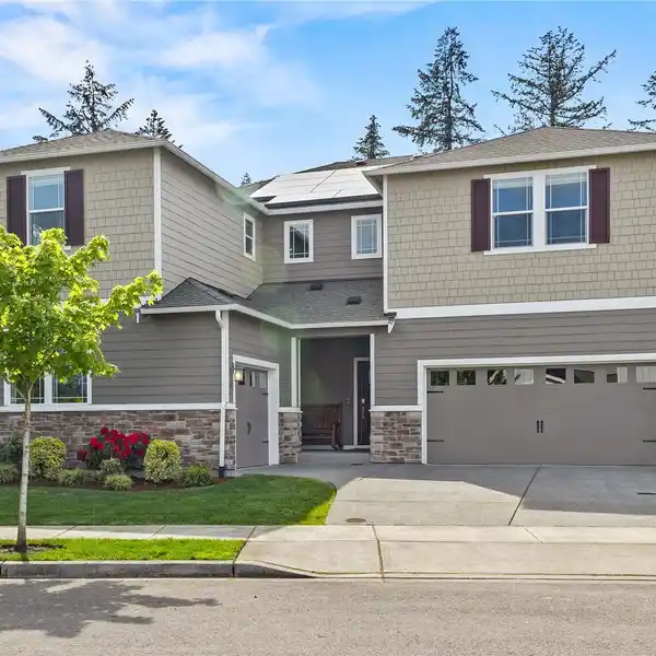 INNOVATIVE HOME FULL OF UPGRADES