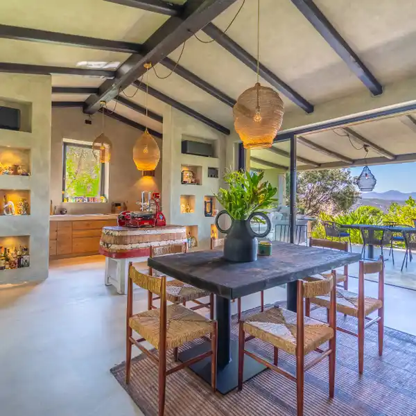 CONTEMPORARY VILLA AMID TIMELESS NATURE