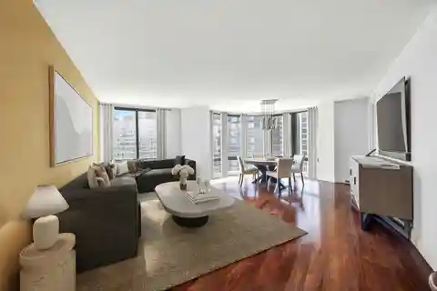 Sun-drenched High-floor Rental