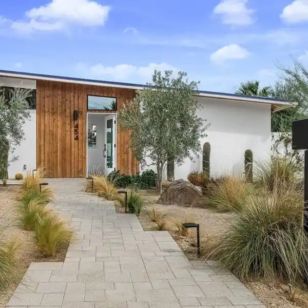 QUINTESSENTIAL PALM SPRINGS HOME WITH MOUNTAIN VIEWS