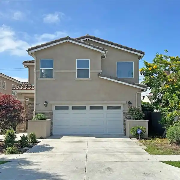 LUXURY LIVING IN AN EXCLUSIVE ENCLAVE