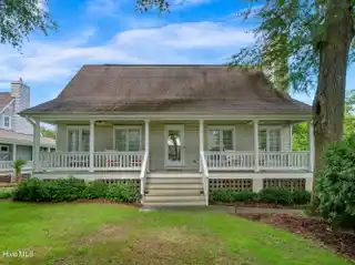 Stylish Home with Suite & Scenic Views