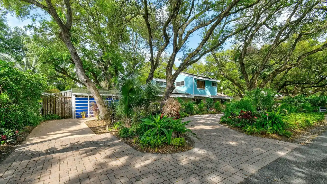 Charming Mid-century Contemporary Home in the Heart of Palm Beach Gardens