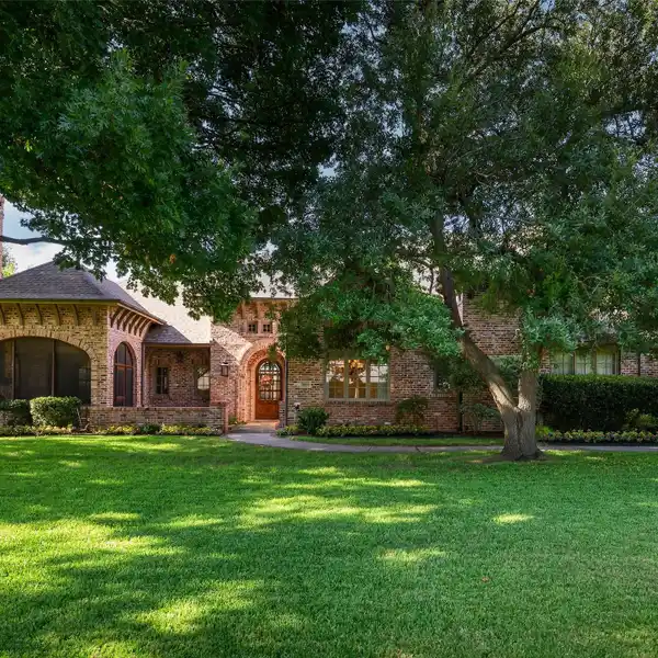 NORTH FACING HOME WITH PRIVATE WINE BAR