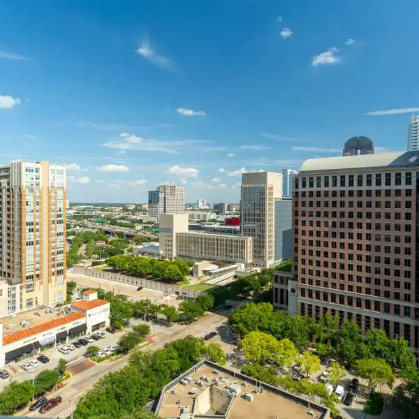 ICONIC RITZ-CARLTON LIVING WITH DESIGNER KITCHEN