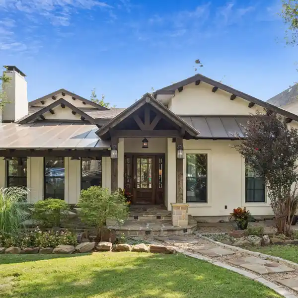 CUL-DE-SAC GEM WITH CATHEDRAL WARMTH