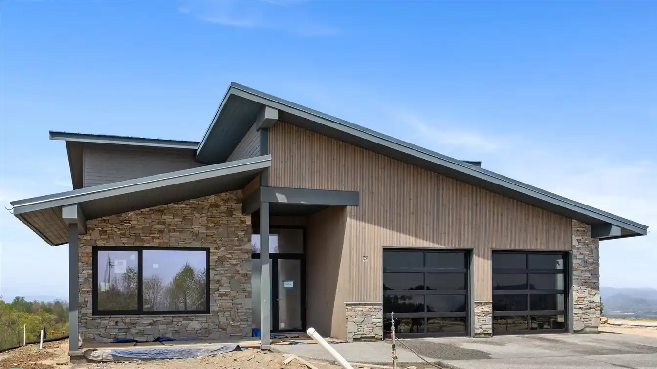 Luxury Living an an Exclusive Mountaintop Enclave