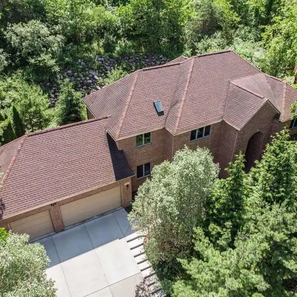 SPACIOUS HILLTOP HOME BACKING TO NARROW GAUGE PARK