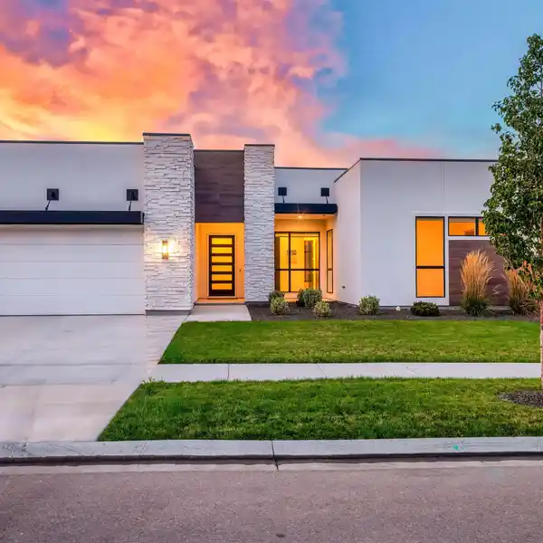 BEAUTIFUL SINGLE-LEVEL HOME IN SKY MESA