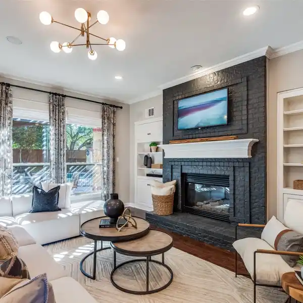 STUNNING HOME IN THE PRESTIGIOUS STONELAKE ESTATES