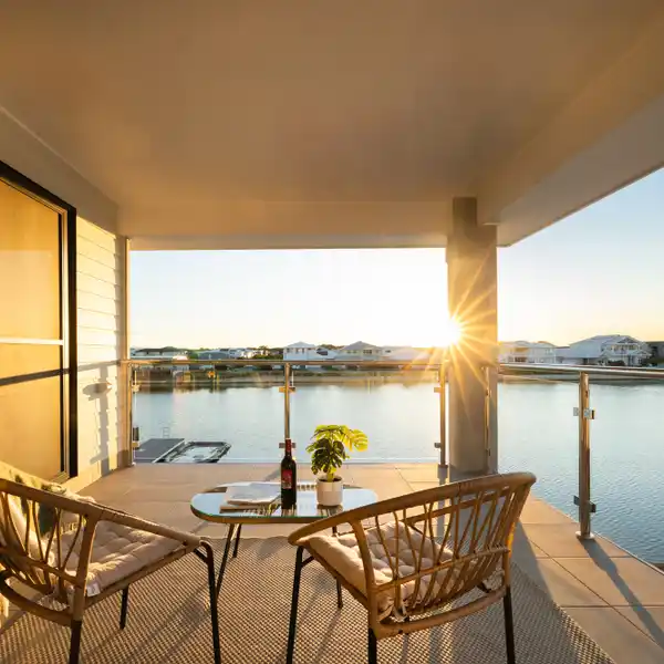 PREMIUM LAKEFRONT HOME