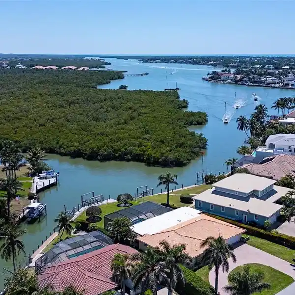 SERENE BOATER'S OASIS